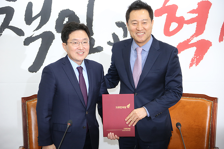 제목 노출 영역입니다 이미지