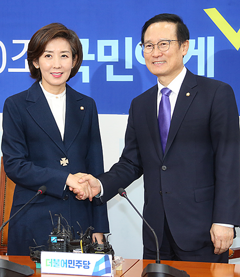 제목 노출 영역입니다 이미지