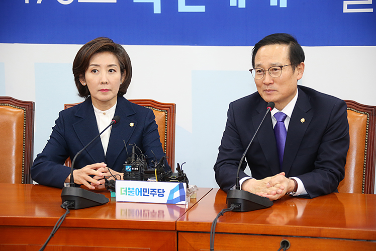 제목 노출 영역입니다 이미지
