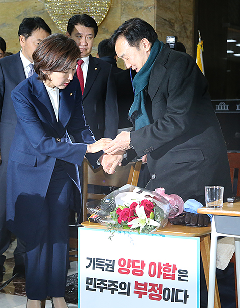 제목 노출 영역입니다 이미지