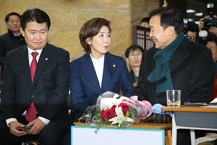 제목 노출 영역입니다 이미지