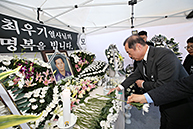 김병준 비상대책위원장, 故 최우기님 분향소 조문