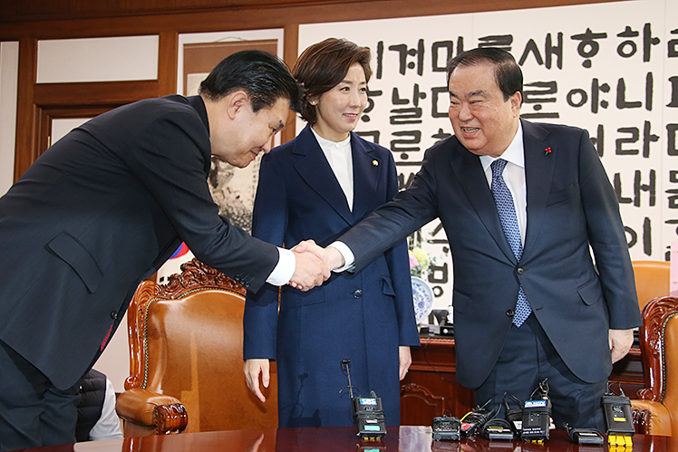 제목 노출 영역입니다 이미지