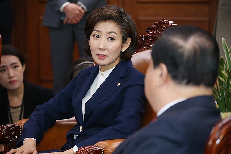 제목 노출 영역입니다 이미지