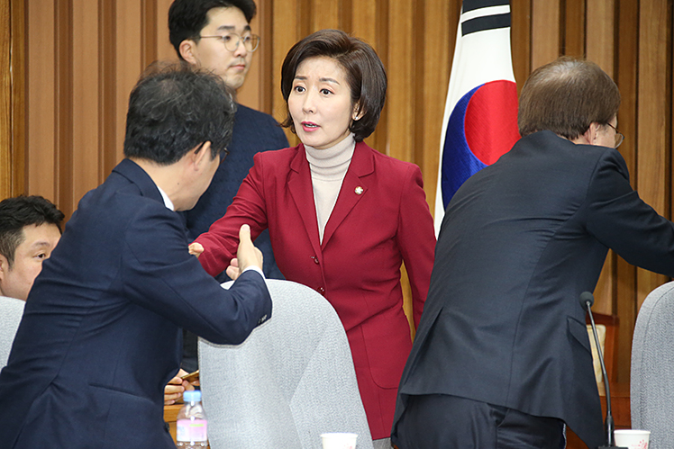 제목 노출 영역입니다 이미지