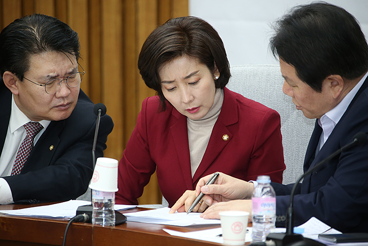 제목 노출 영역입니다 이미지