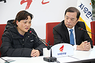 김병준 비상대책위원장, 故 김용균씨 모친 접견