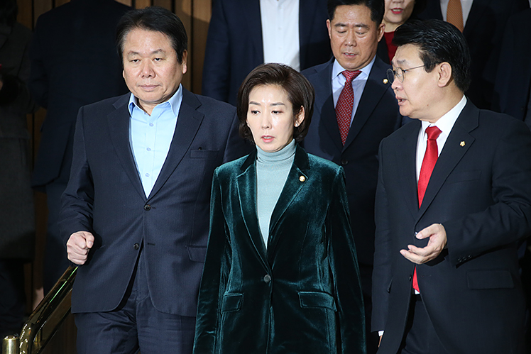 제목 노출 영역입니다 이미지
