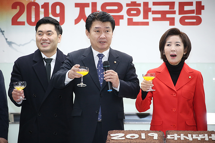 제목 노출 영역입니다 이미지