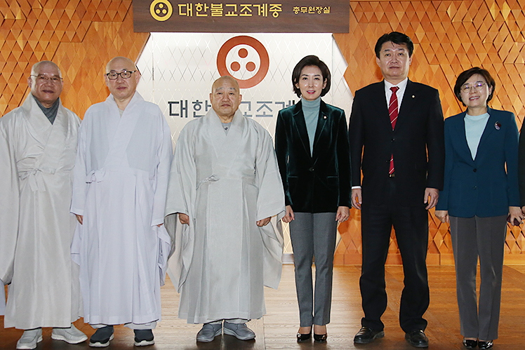 제목 노출 영역입니다 이미지