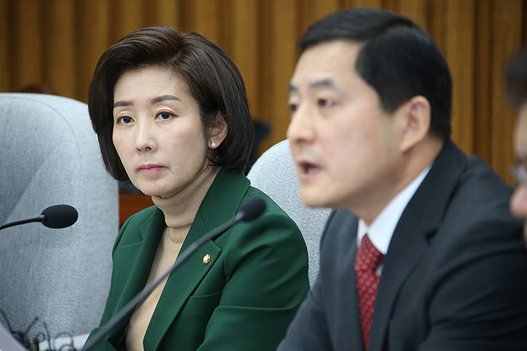 제목 노출 영역입니다 이미지