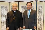 김병준 비상대책위원장, 염수정 추기경 예방