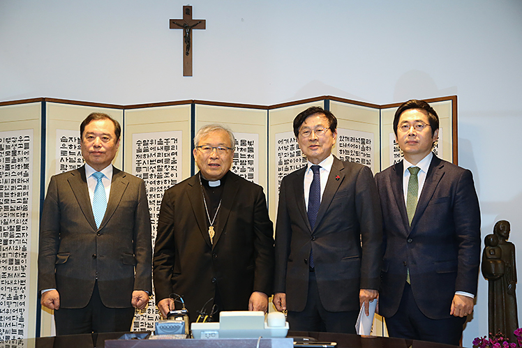 제목 노출 영역입니다 이미지