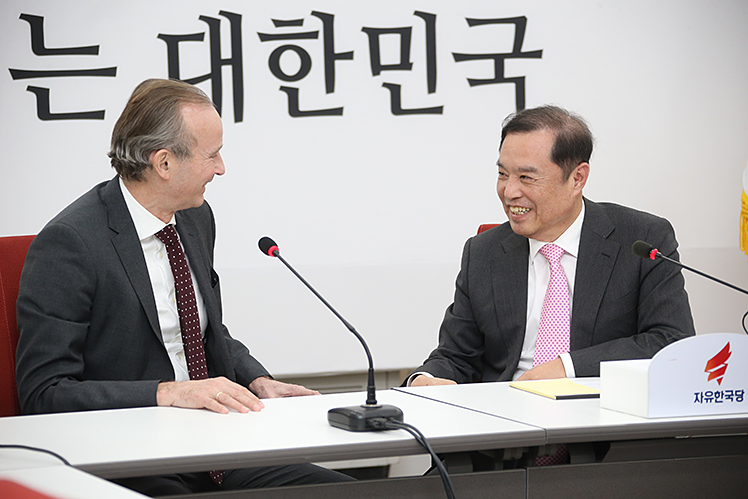 제목 노출 영역입니다 이미지