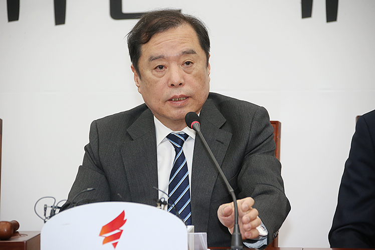 제목 노출 영역입니다 이미지