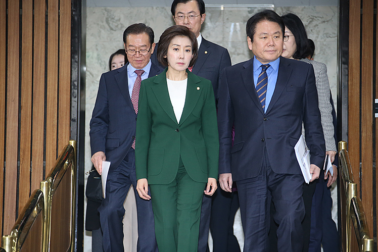 제목 노출 영역입니다 이미지