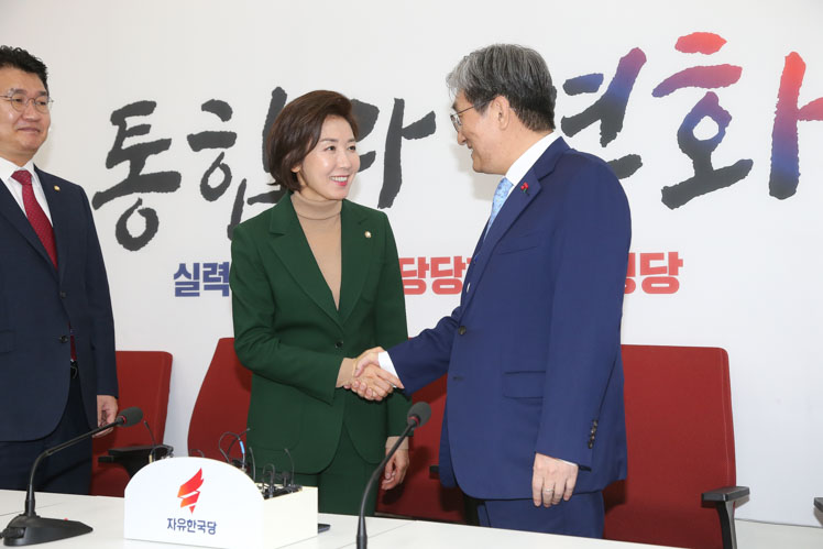 제목 노출 영역입니다 이미지