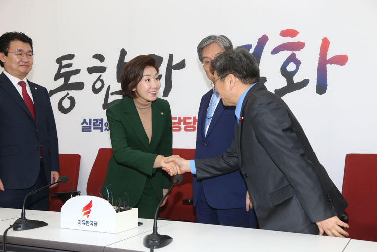 제목 노출 영역입니다 이미지