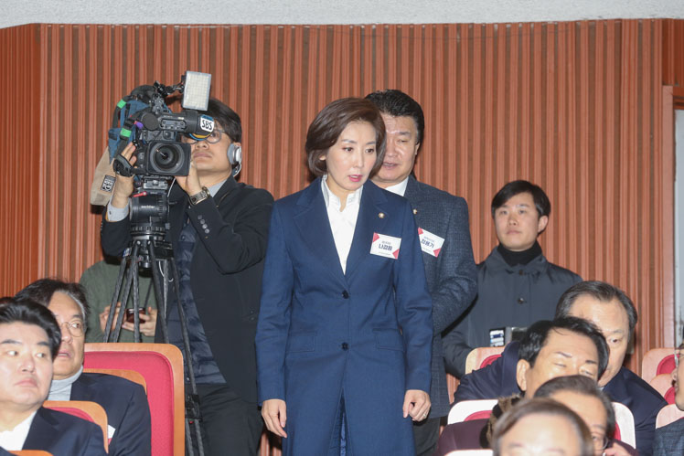 제목 노출 영역입니다 이미지