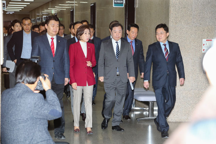 제목 노출 영역입니다 이미지
