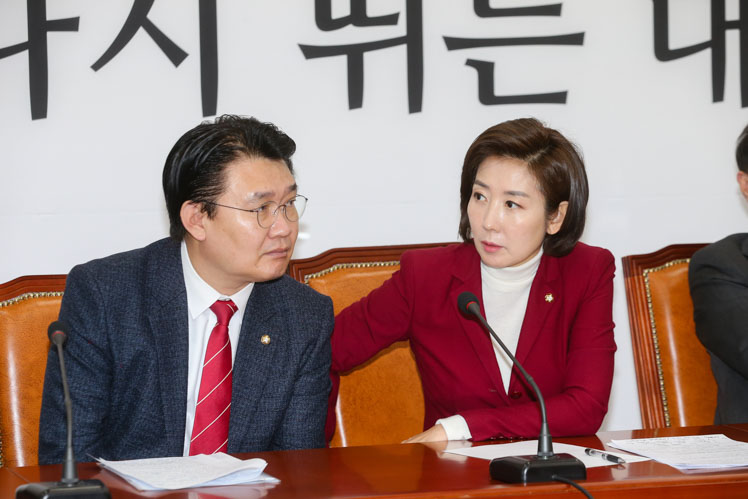 제목 노출 영역입니다 이미지