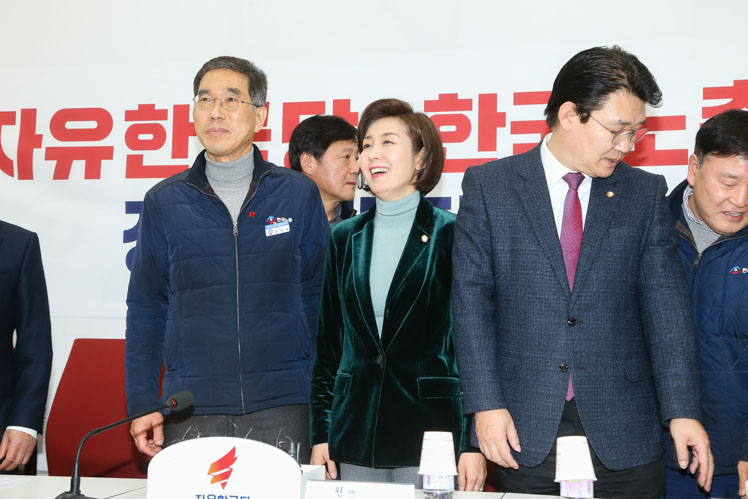 제목 노출 영역입니다 이미지