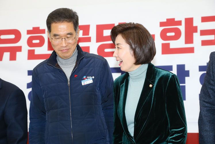 제목 노출 영역입니다 이미지