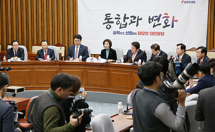 제목 노출 영역입니다 이미지