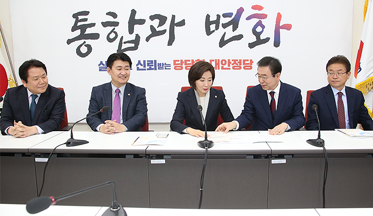 제목 노출 영역입니다 이미지