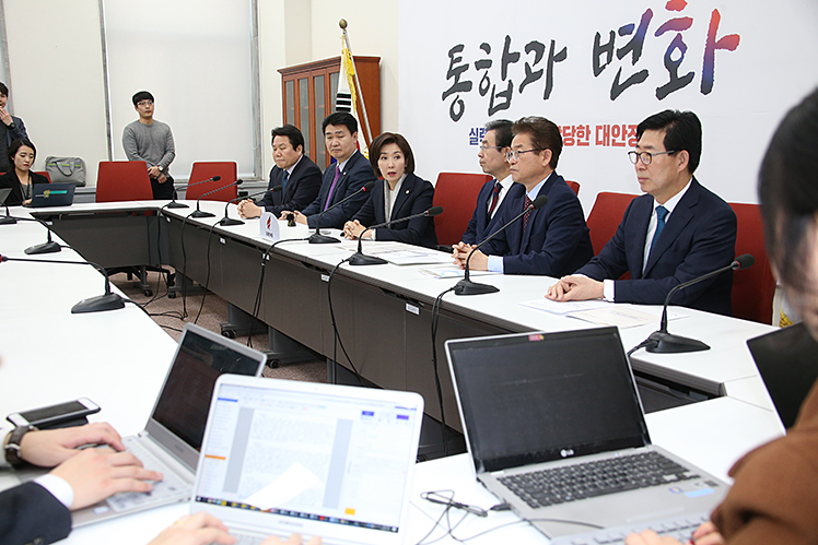 제목 노출 영역입니다 이미지