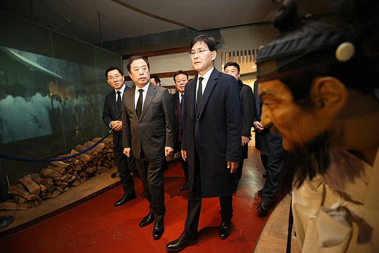제목 노출 영역입니다 이미지