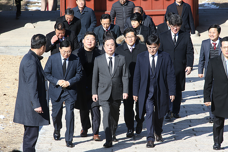제목 노출 영역입니다 이미지