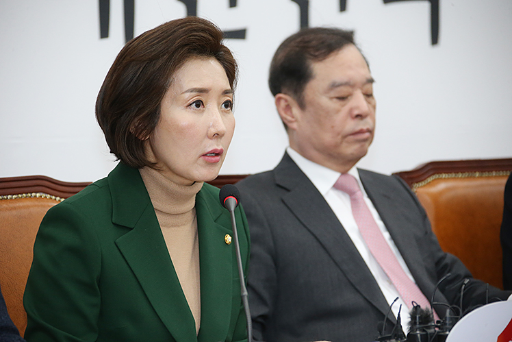 제목 노출 영역입니다 이미지