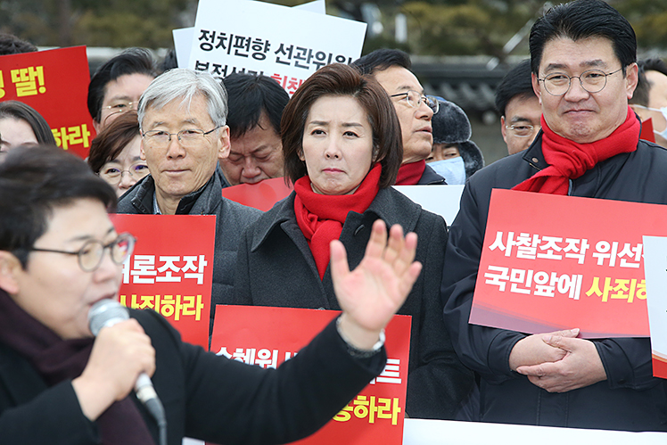 제목 노출 영역입니다 이미지