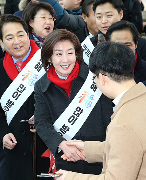 제목 노출 영역입니다 이미지