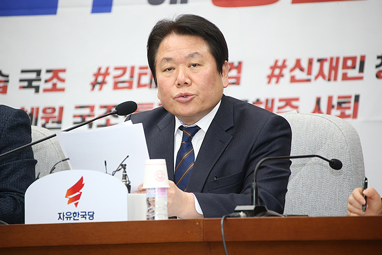 제목 노출 영역입니다 이미지