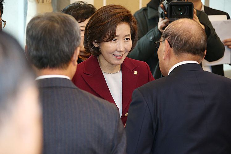 제목 노출 영역입니다 이미지