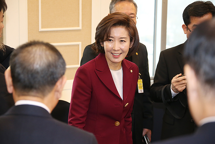 제목 노출 영역입니다 이미지