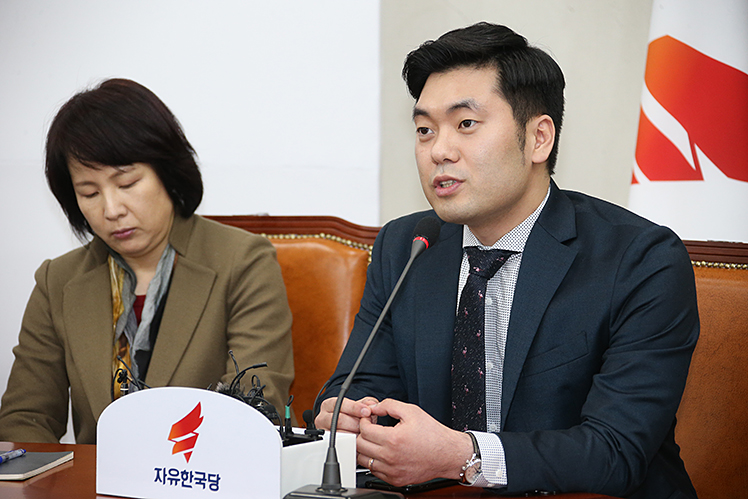 제목 노출 영역입니다 이미지