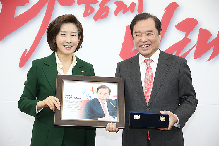 제목 노출 영역입니다 이미지