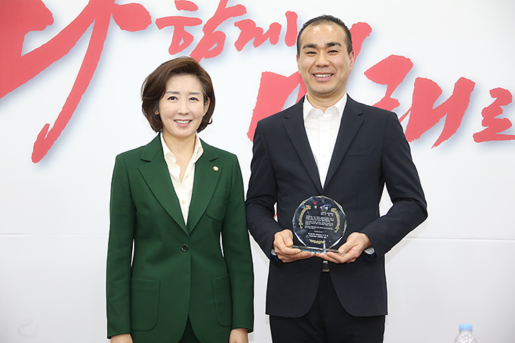 제목 노출 영역입니다 이미지
