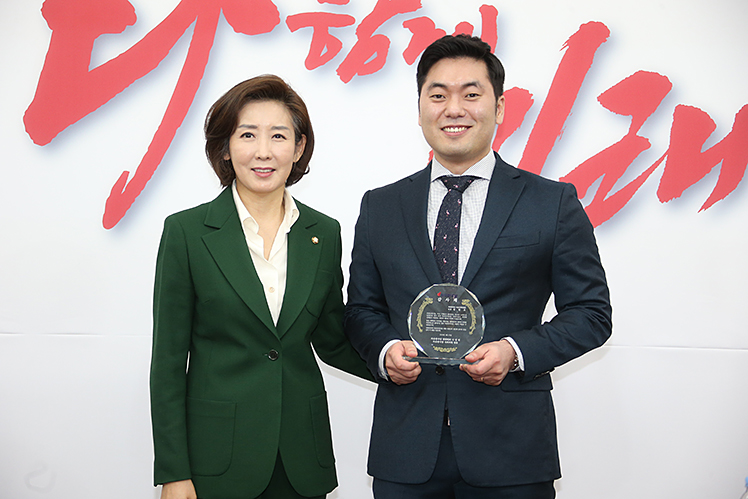 제목 노출 영역입니다 이미지