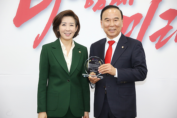제목 노출 영역입니다 이미지