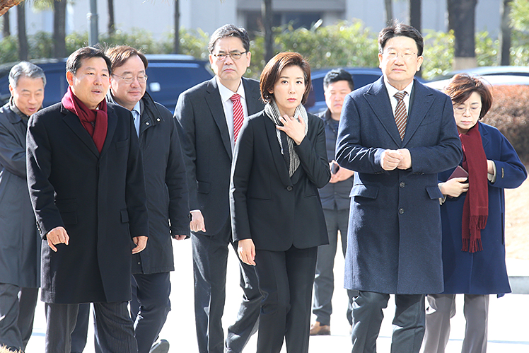 제목 노출 영역입니다 이미지
