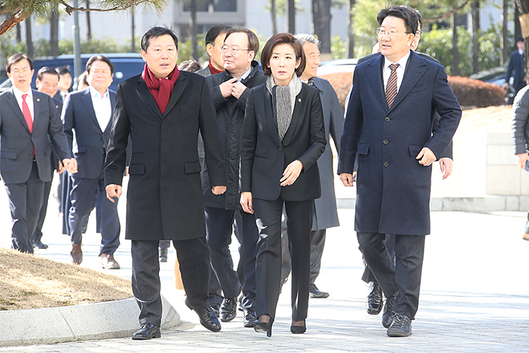 제목 노출 영역입니다 이미지