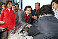 당 지도부 새벽시장 방문