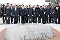 노무현 前 대통령 묘역 참배