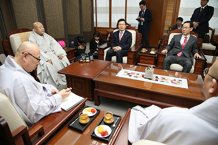 제목 노출 영역입니다 이미지