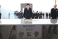 국립 3.15민주묘지 참배
