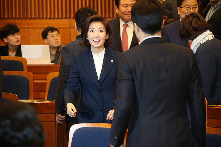 제목 노출 영역입니다 이미지